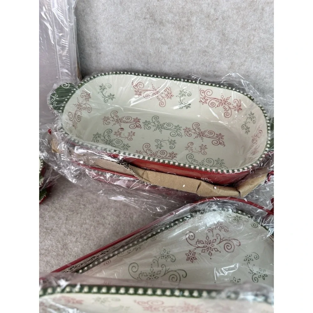 Snowflake‎ Temptation 24 Piece Baking Dish Set with Recipe Cards and Lids